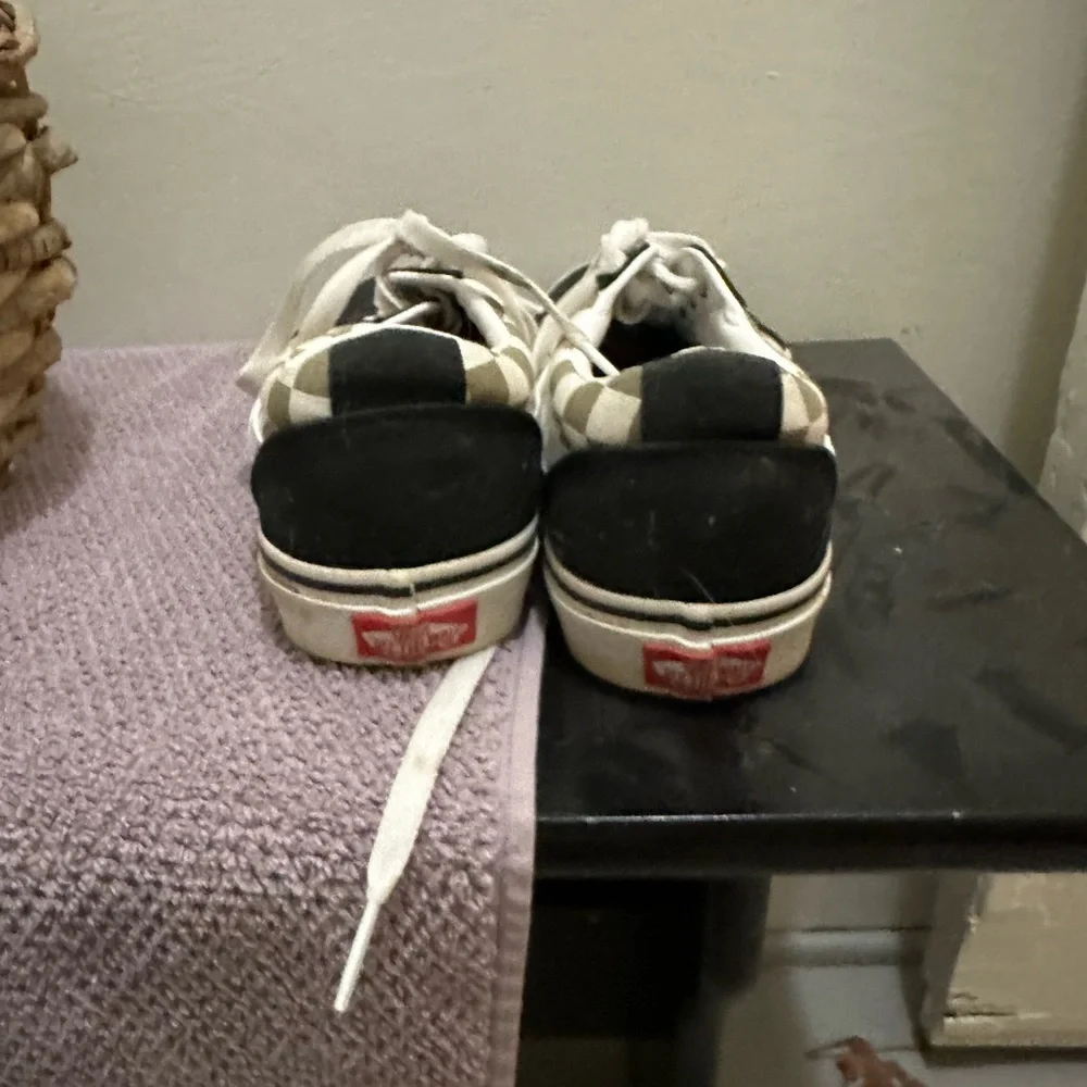 Vans - Picture 3 of 4